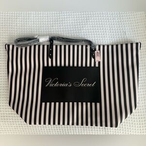 New VS carryall snap closure bag